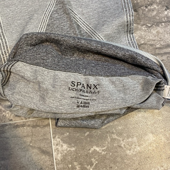 ‼️NWT Spanx Sports Bra and Legging Workout Set! - Picture 8 of 9